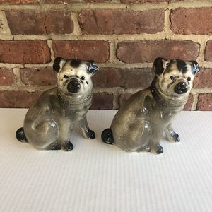A PAIR (2) VICTORIAN STAFFORDSHIRE GRAY/BLACK PUG DOGS STATUE FIGURINE ENGLAND